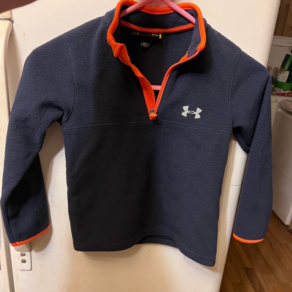 Boys Under Armour sweat shirt